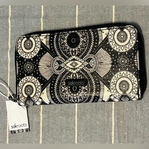 NWT Sakroots zip-around wallet in black & White